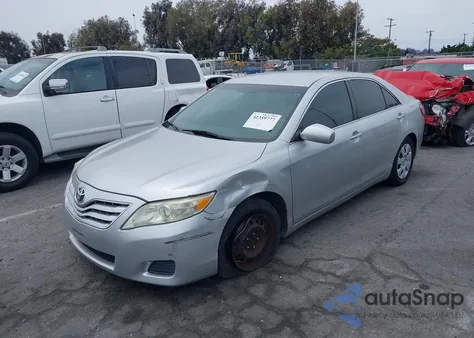 2010 Toyota Camry Se/Le/Xle z USA, uszkodzony, nr VIN 4T4BF3EK8AR085796